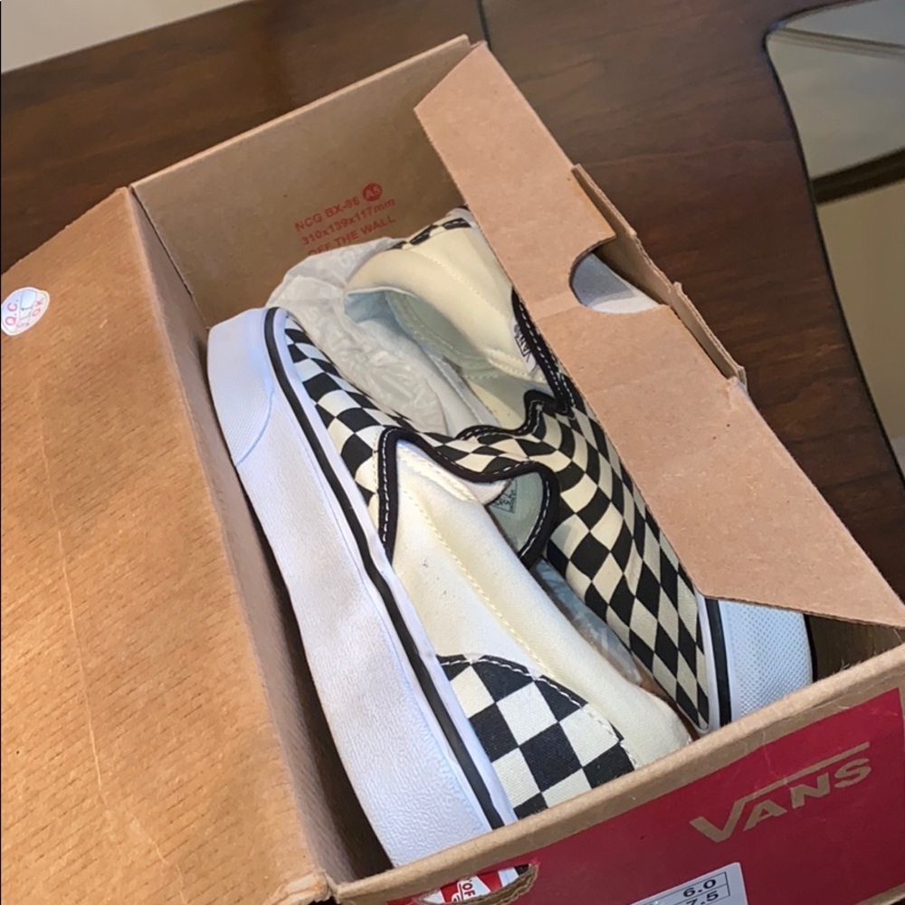 vans - Picture 2 of 2